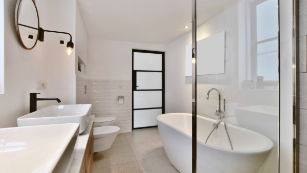 design interior contemporan in baie cu obiecte sanitare Hatria Next