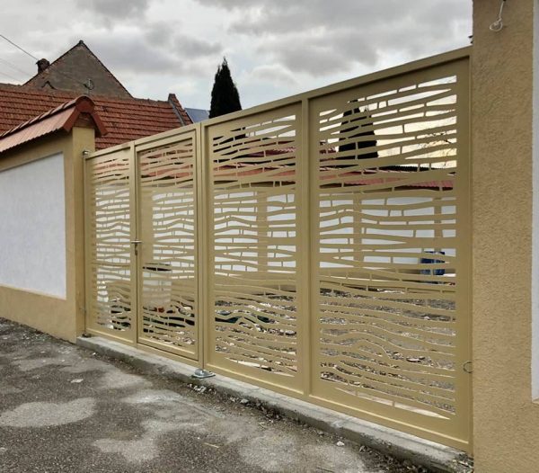 porti di garduri din fier debitate